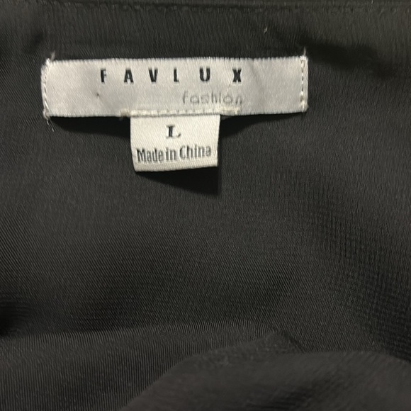 Elegant Black Pleated Maxi Dress - Picture 6 of 7